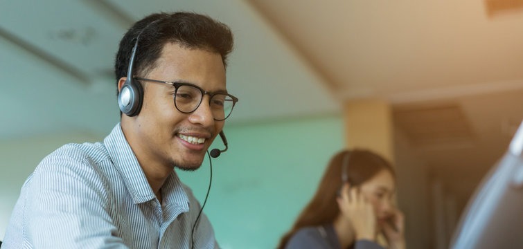 help desk software helping customer support team